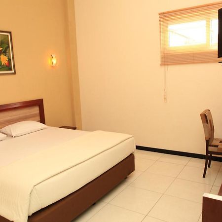 Hotel OYO 1451 Arya Graha Semarang Exterior foto
