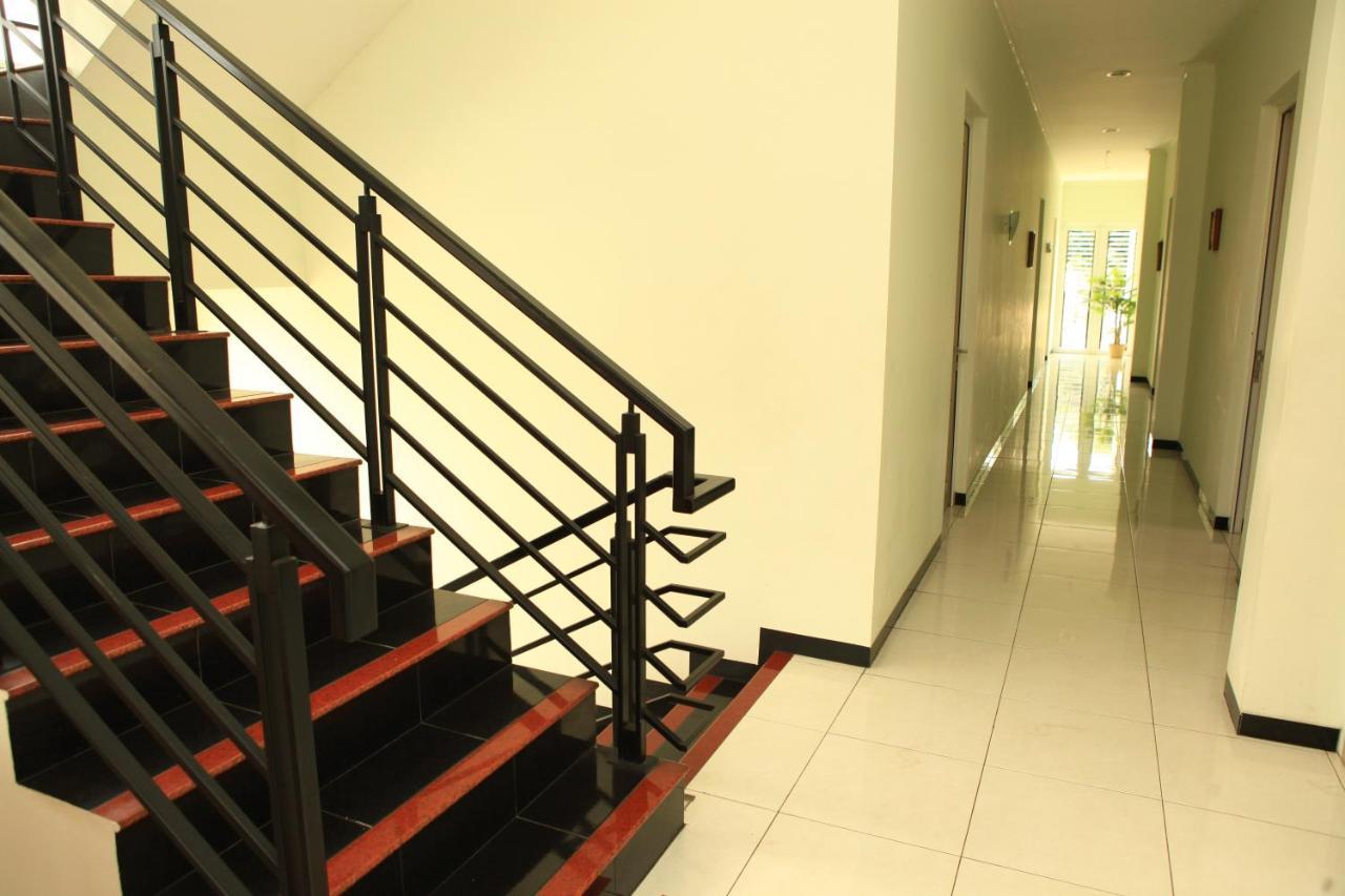 Hotel OYO 1451 Arya Graha Semarang Exterior foto