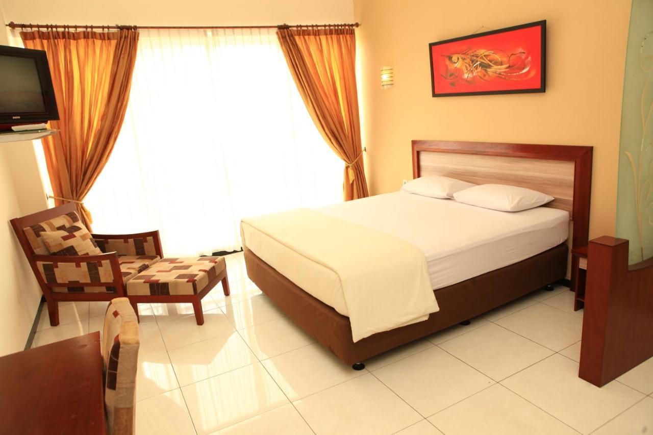 Hotel OYO 1451 Arya Graha Semarang Exterior foto