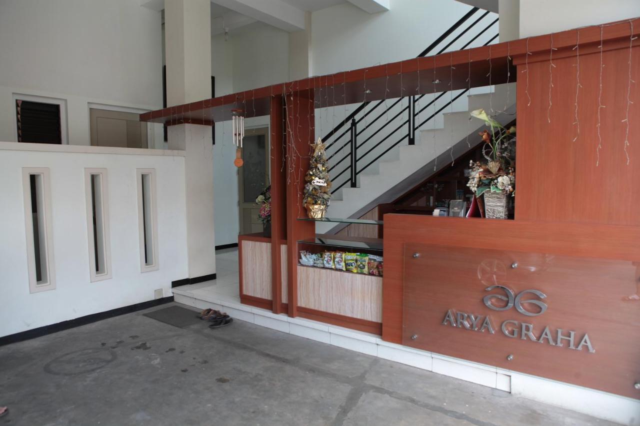 Hotel OYO 1451 Arya Graha Semarang Exterior foto