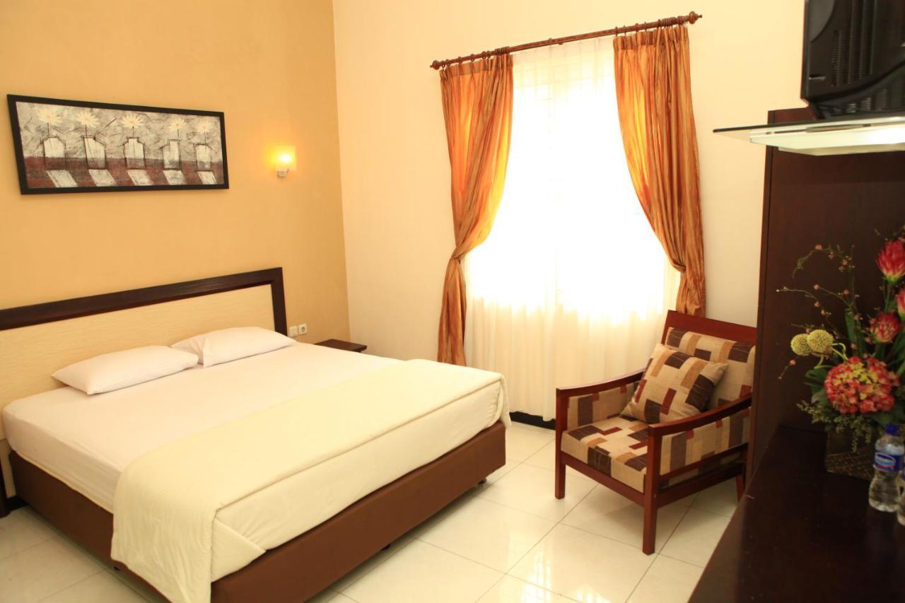 Hotel OYO 1451 Arya Graha Semarang Exterior foto