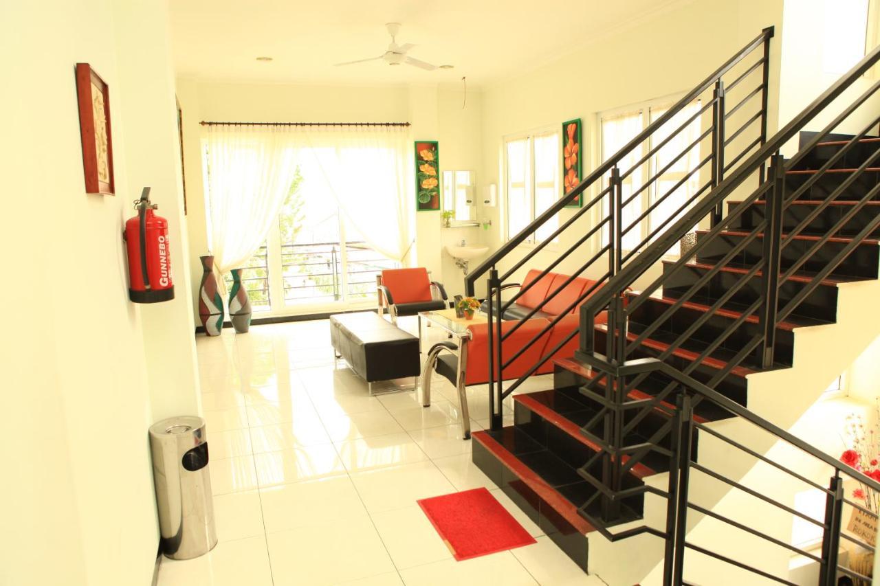 Hotel OYO 1451 Arya Graha Semarang Exterior foto