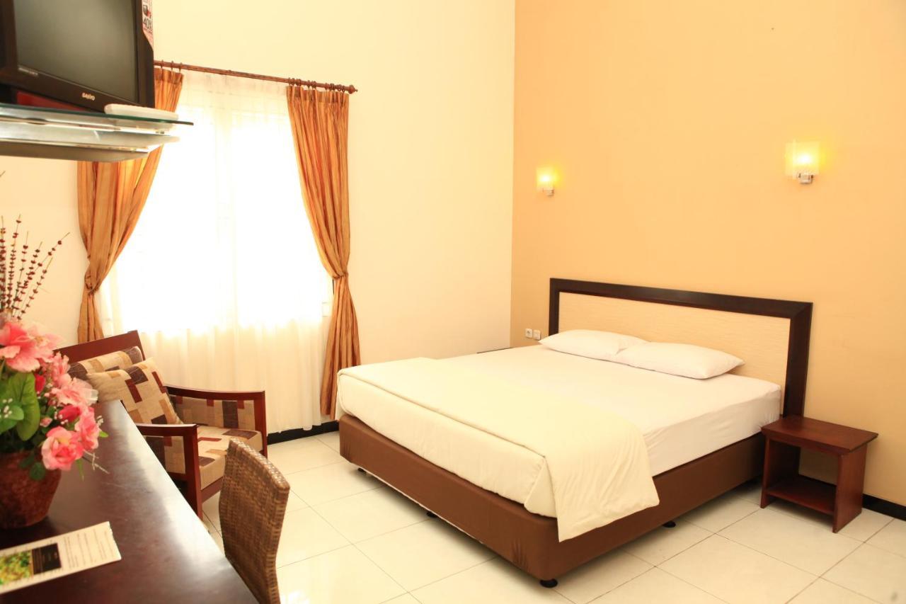 Hotel OYO 1451 Arya Graha Semarang Exterior foto