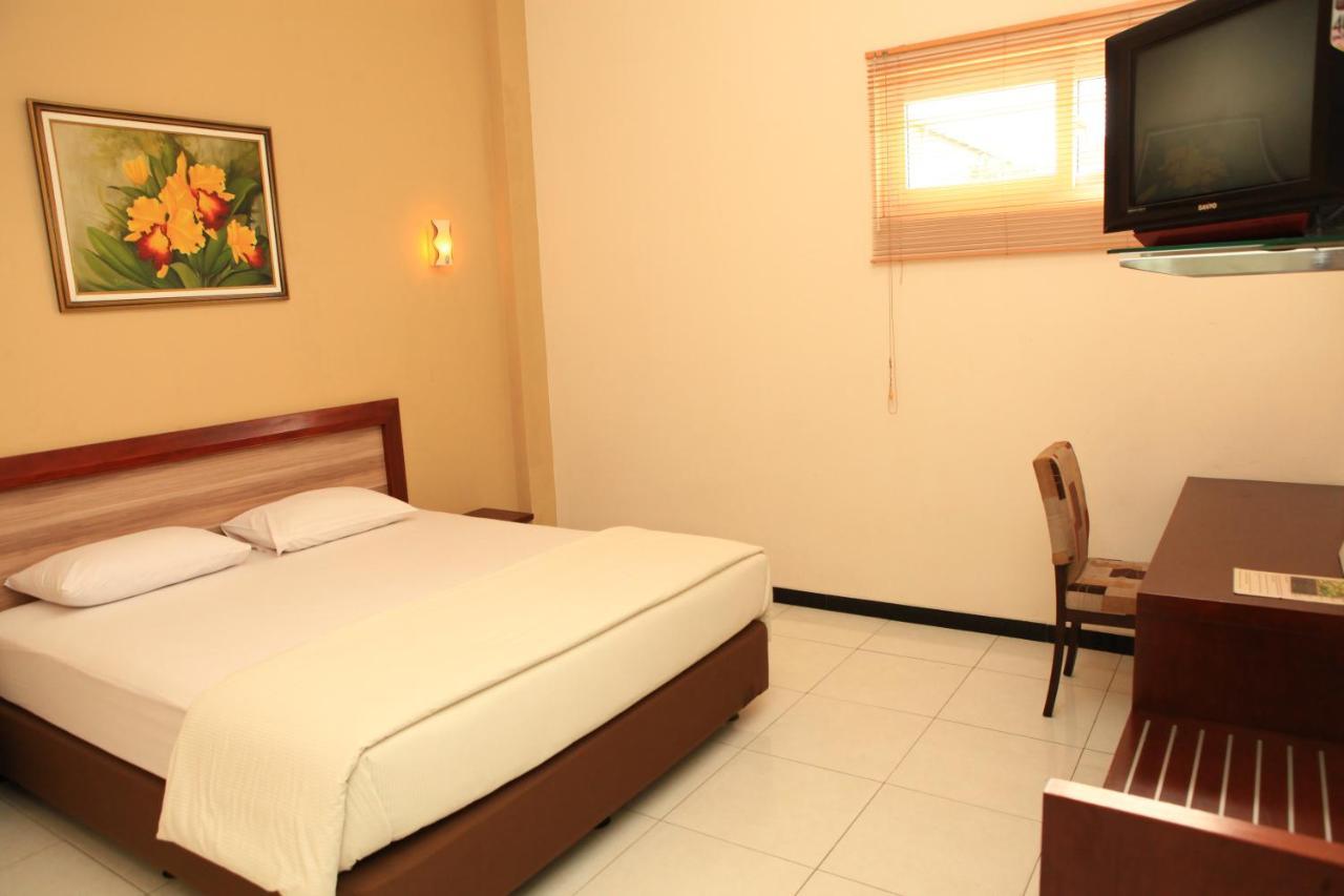 Hotel OYO 1451 Arya Graha Semarang Exterior foto