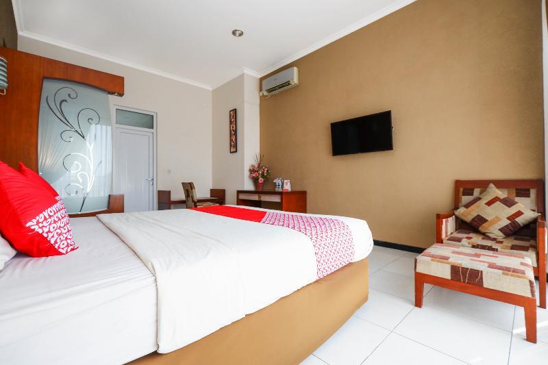 Hotel OYO 1451 Arya Graha Semarang Exterior foto