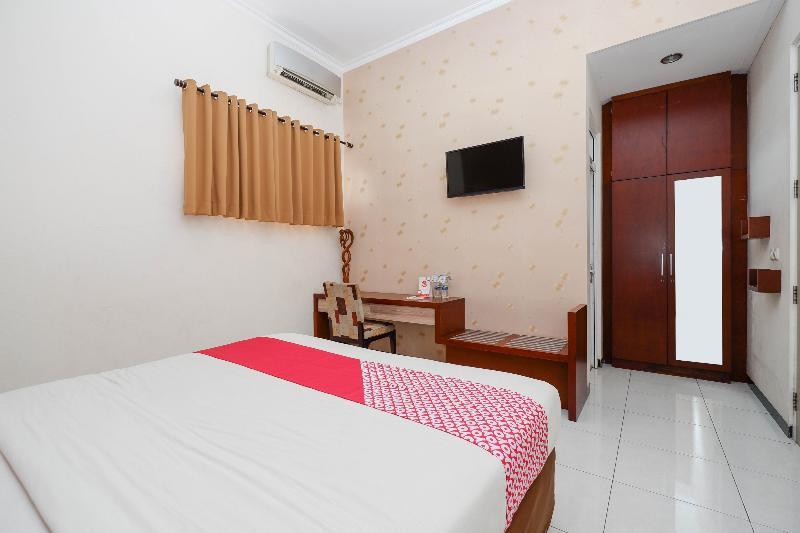 Hotel OYO 1451 Arya Graha Semarang Exterior foto