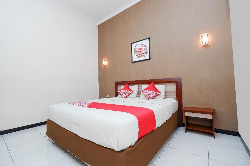 Hotel OYO 1451 Arya Graha Semarang Exterior foto