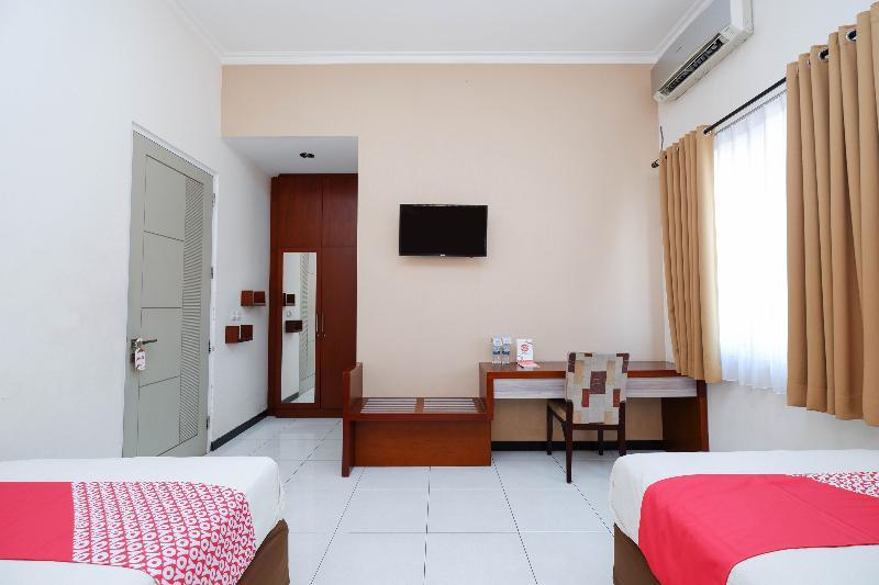 Hotel OYO 1451 Arya Graha Semarang Exterior foto