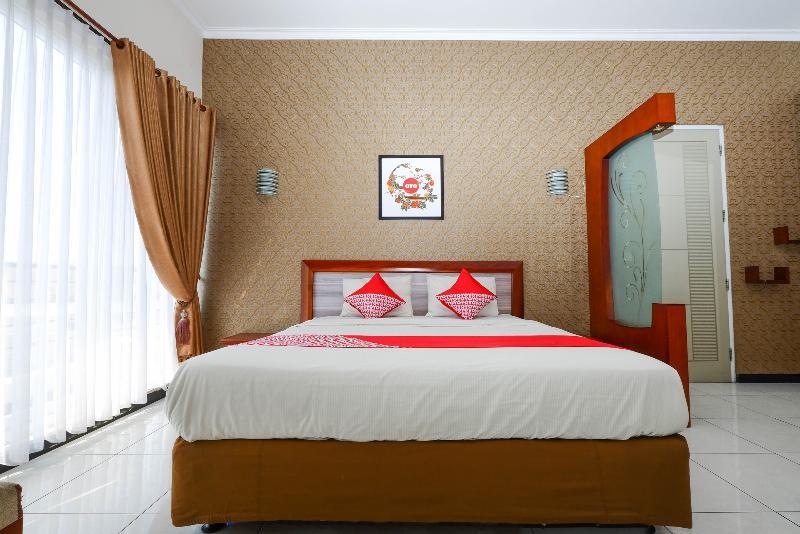 Hotel OYO 1451 Arya Graha Semarang Exterior foto