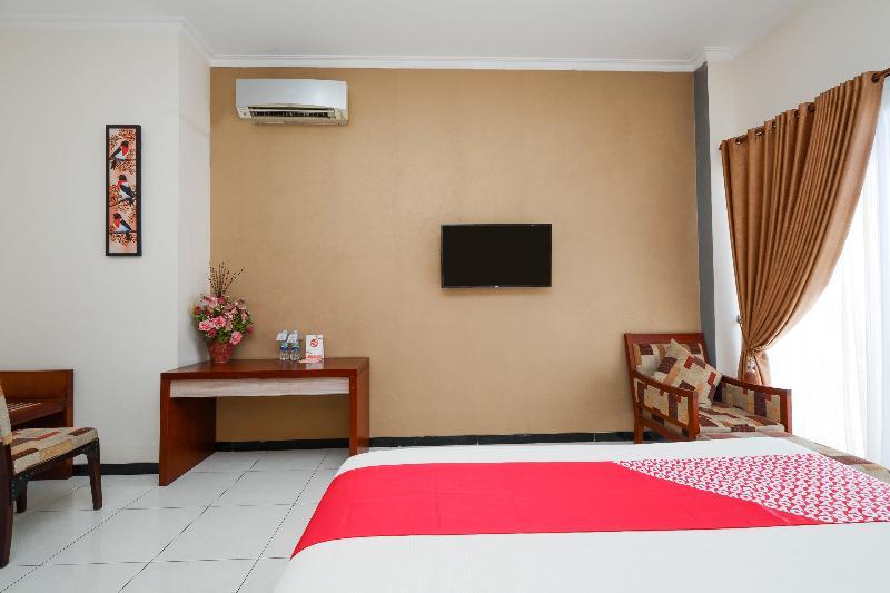 Hotel OYO 1451 Arya Graha Semarang Exterior foto