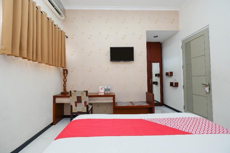 Hotel OYO 1451 Arya Graha Semarang Exterior foto